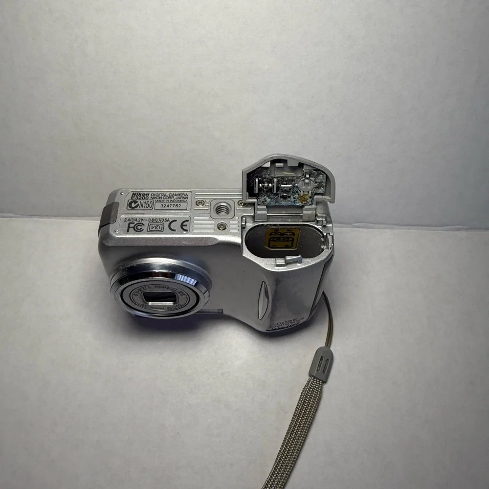 Nikon coolpix 3200 Point-and-Shoot Digital Camera with Wrist Strap PARTS ONLY